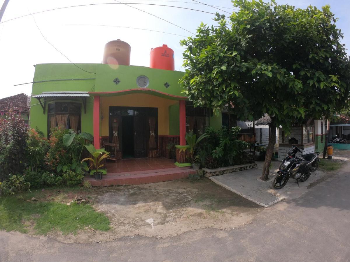 Owl Hostel Karimunjawa Exterior foto